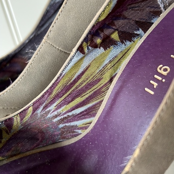 MADDEN GIRL Limmeric Tan Gold Big Bow Peep Toe Platform Heels Shoes 7.5 - Picture 11 of 17